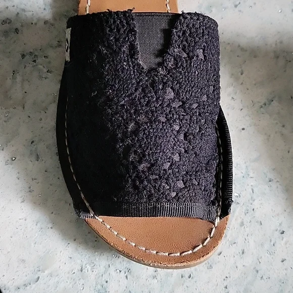 Airwalk Sandals Black Flats Crochet Super Cute! - Picture 2 of 11